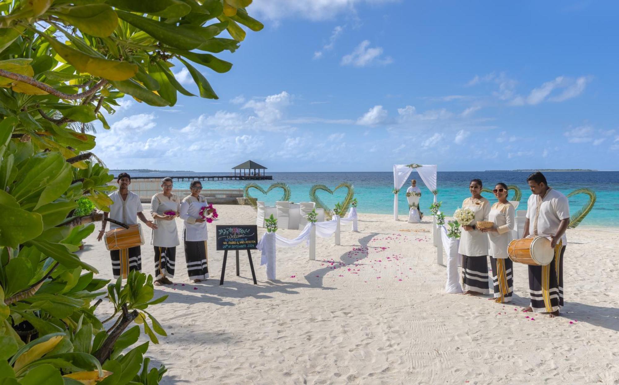 Adaaran Select Meedhupparu - Complimentary Stay For 1 Child For Stays Between April 2025 To September 2025 Meedhoo  Esterno foto
